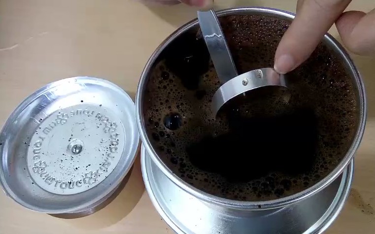 Cách pha cà phê phin lớn